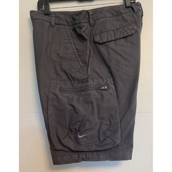 Nike Men’s Gray Cargo Short Pant Size 34 - Picture 2 of 7